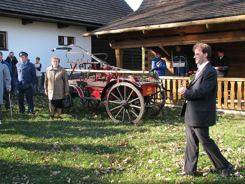 Obec v památníku bratří Strnadlů a Jana Knebla otevřela novou výstavní síň.