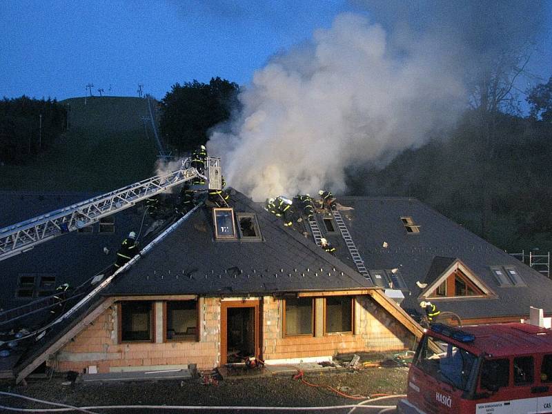 Požár  hotelu v  Tošovicích.