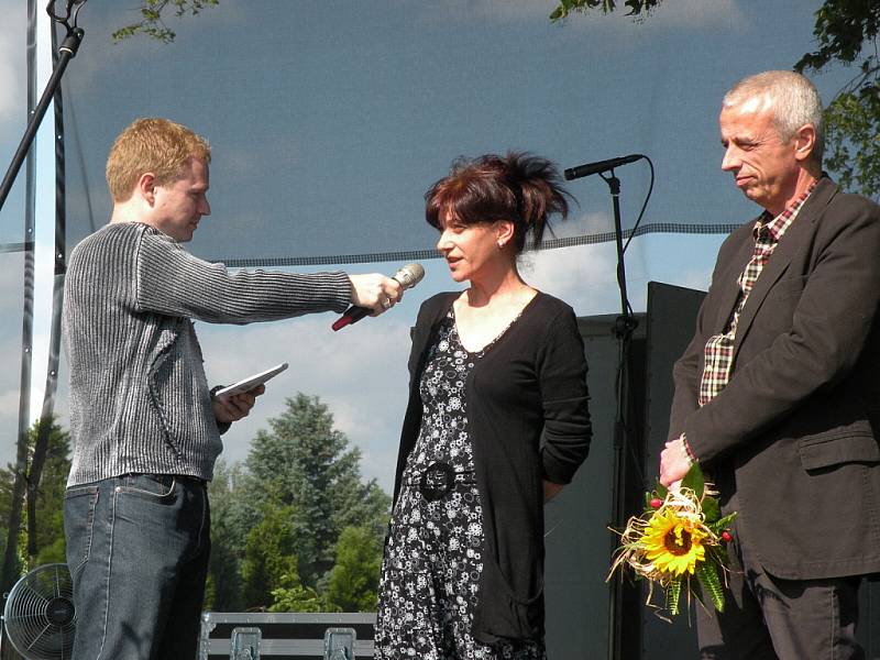 Manželé Eva a Lubomír Anlaufovi na začátku června korunovali první princeznu Terezku. Stala se jí Gabriela Šerková. Kamarádku Míšu pak na celý rok bude ztělesňovat Eliška Machalová.