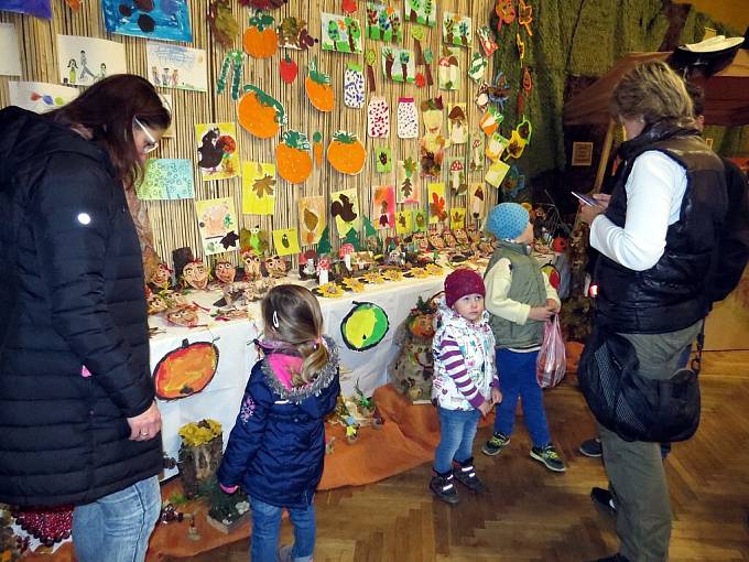 Tradiční podzimní výstavu uspořádal Spolek zahrádkářů Starojicka společně s místní organizací Českého svazu včelařů ve Starém Jičíně a s místními mateřskými školami.