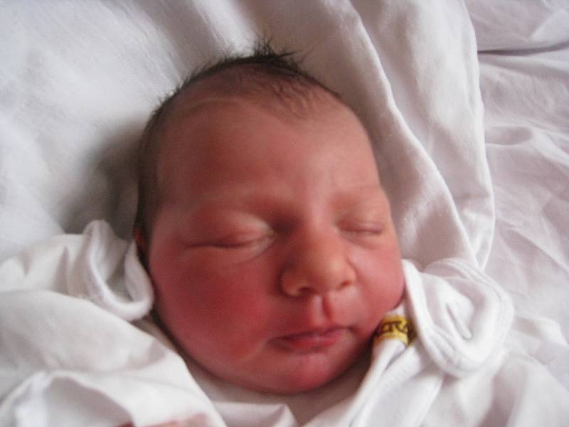 Adéla Martinásková, Pustějov, nar. 22. 9. 2008, 3900g, 51cm