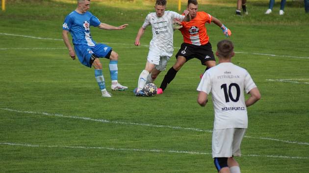 Zápas 26. kola krajského přeboru Petřvald na Moravě - Brušperk 5:0.