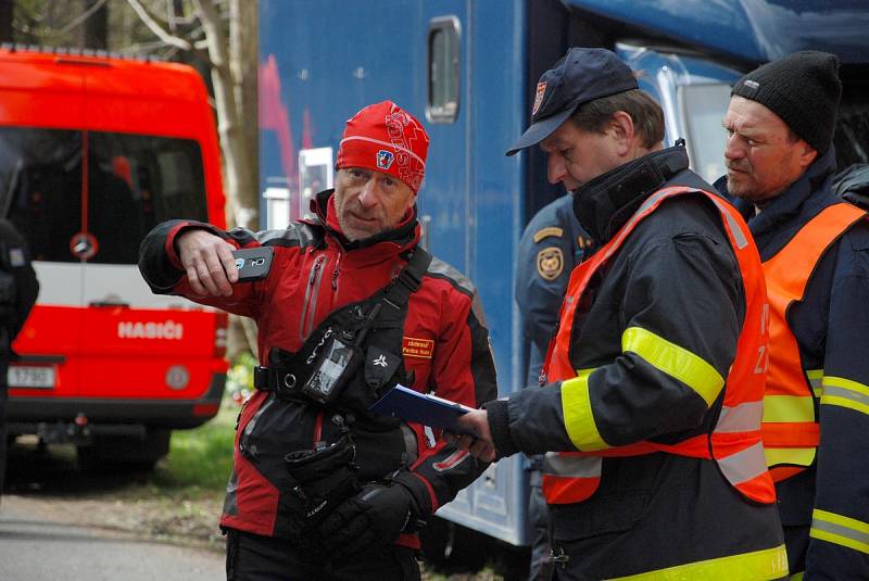 Taktické cvičení všech záchranářských složek na sedačkové lanové dráze Ráztoka na Pustevnách.