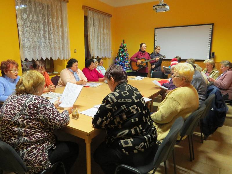 Koledy s Deníkem se zpívaly také v obci Vrchy na Novojičínsku. 
