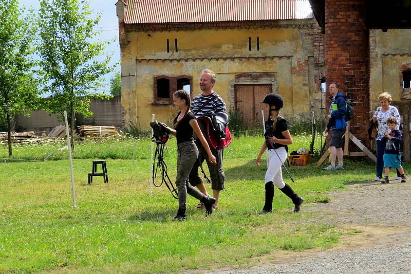 Country odpoledne u koní na Jarošově statku ve Studénce.