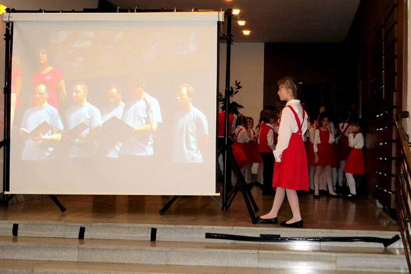 Padesát let historie novojičínského pěveckého sboru Ondrášek si připomněli jeho současní i bývalí členové a jeho příznivci v sobotu 18. března v Beskydském divadle v Novém Jičíně.