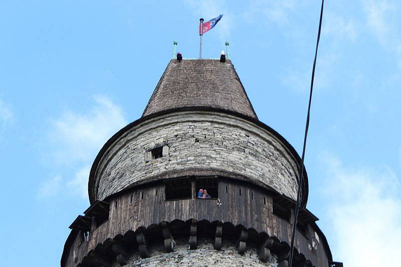 Desítky lidí mířily v sobotu 8. dubna na hrad Trúba, který se pne nad Štramberkem. Ve dvě hodiny odpoledne se na dolním nádvoří objevili šermíři, kteří svedli urputný boj.