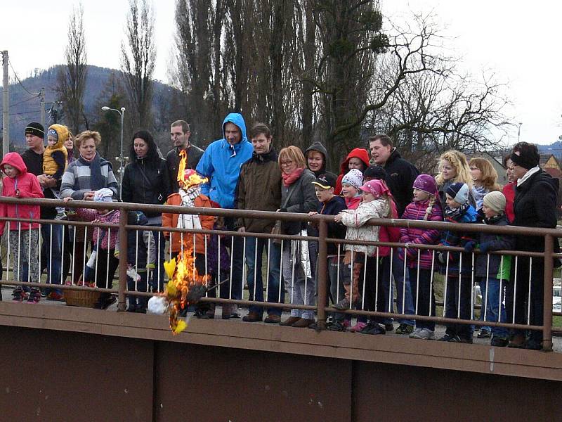 Jaro se vítalo i v Příboře. Morana skončila v řece Lubině.