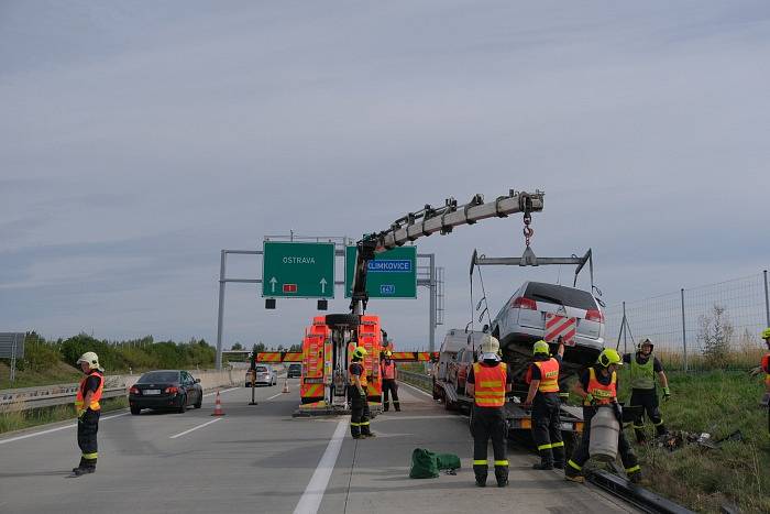 Nehoda a vyprošťování 4 polských automobilů na dálnici D1 na Novojičínsku.