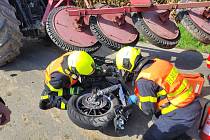 Ke střetu traktoru a motocyklu došlo v sobotu 24. září v Bravanticích na Novojičínsku.