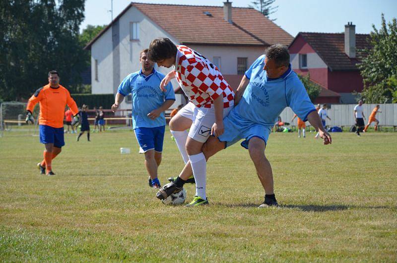 Již čtvrtý ročník obnoveného turnaje v malé kopané Memoriál Karla Šmeidlera se v sobotu konal v Hladkých Životicích.