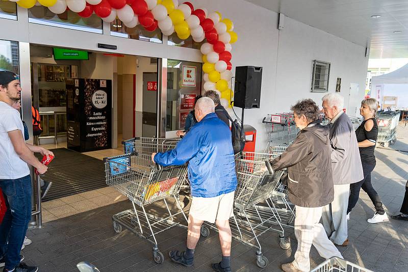 Kopřivnický Kaufland je po modernizaci.