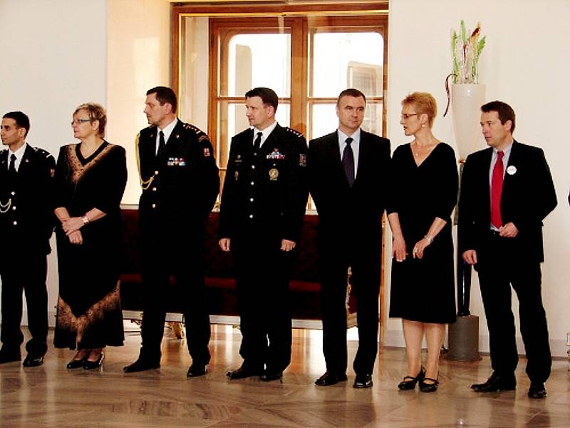 Ocenění hasiči, zdravotničtí záchranáři a policisté z Moravskoslezského kraje.