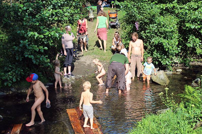 Na festivalu Paseka, který se uskutečnil v Trojanovicích v areálu Lesní školky na pasece, se dobře bavili malí i velcí.