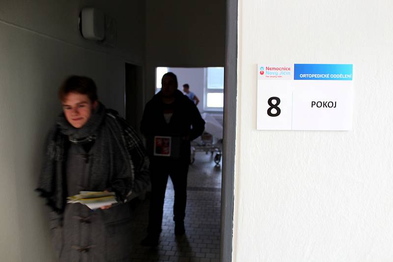 Dvanáct pacientů využilo v pátek 26. ledna možnost  hlasovat v druhém kole prezidentských voleb v Nemocnici Nový Jičín.