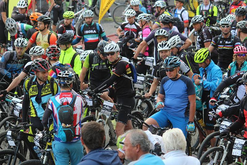 Kopřivnický drtič - vyjížďka, jejíž maximální trasa měří 130 kilometrů, se uskutečnila v sobotu 15. července. Zúčastnilo se na sedm stovek cyklistů.