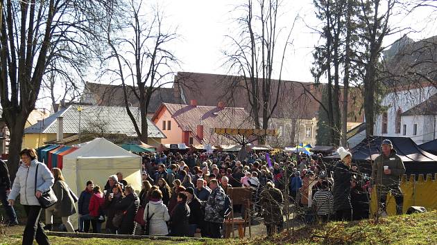 Valentinskou pouť v Příboře navštívily v neděli 17. února stovky lidí.