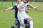 Fotbalisté Tiché (ve světlém) v dramatickém souboji I. B třídy, sk. D, uhájili poločasové vedení 2:0 na hřišti jesenického Slavoje a domů si odváželi plný bodový zisk. 