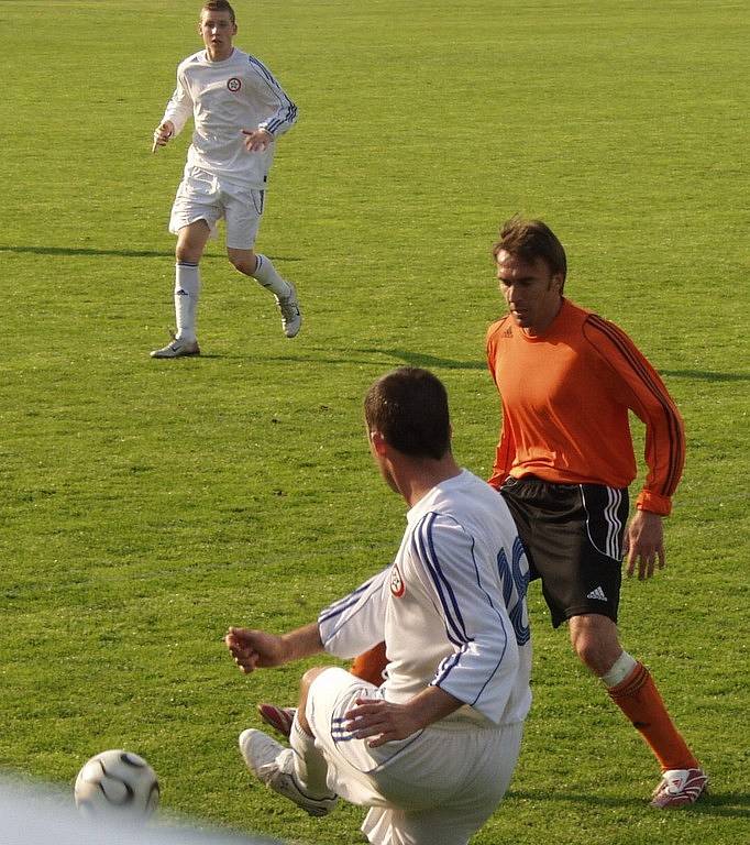 Až gól slovenského stopera Kaprálika v nastavení rozhodl o výhře druholigových fotbalistů Fulneku nad poslední Spartou Krč.