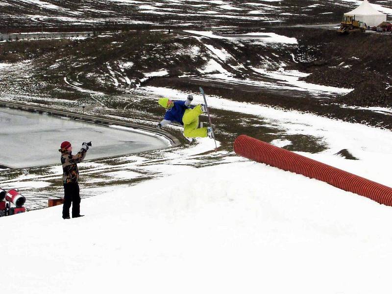 Celý víkend již od pátku 4. února patřil HEIpark Tošovice u Oder lyžařům a vyznavačům snowboardů. Uksutečnil se tam 3. ročník HEIpark cupu.