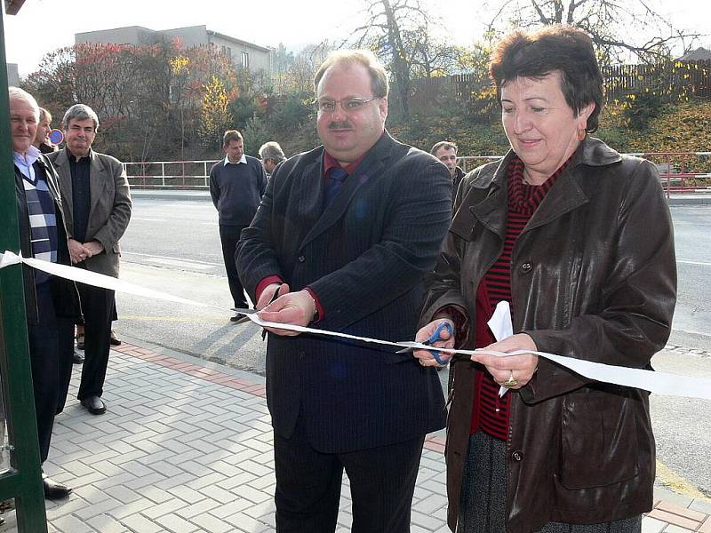 Novou autobusovou zastávku uvedli oficiálně do provozu v Jakubčovicích nad Odrou.