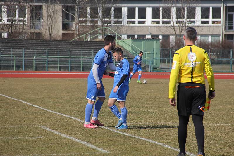 Fotbalisté Přerova (v modré) v generálce na divizní jaro porazili Frenštát pod Radhoštěm.