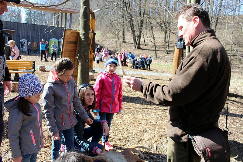 Akce Vítání ptačího zpěvu přitáhla v sobotu 7. dubna 2018 do areálu amfiteátru na Horečkách ve Frenštátě pod Radhoštěm mnoho desítek lidí.