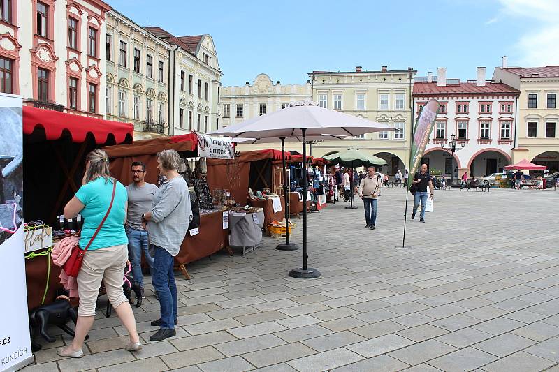 Květinový jarmark na Masarykově náměstí v Novém Jičíně 13. května 2022.