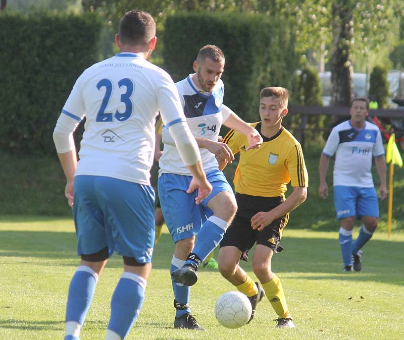 FC LIBHOŠŤ – TJ ISMM JISTEBNÍK 2:5 (1:4). Branky: 2. J. Čapka, 76. Melčák – 25. a 55. Štverka, 3. Wojcik, 13. vlastní, 26. Ogon. Rozhodčí: Janeček – Takáč, Hykl. ŽK: Pojezdala, Pham – Košina. Diváci: 115.