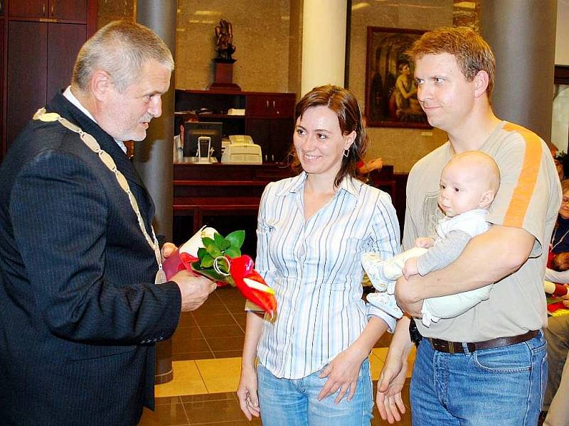 Starosta Ivan Týle přivítal i tříměsíčního Alexe Němečka.