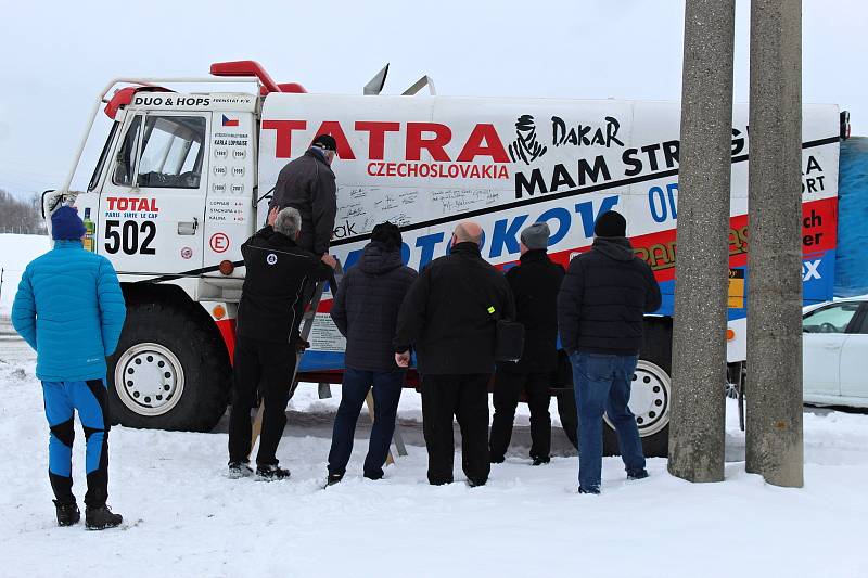 Jako zatím poslední přidal v sobotu 22. ledna 2022 ve Frenštátě pod Radhoštěm svůj podpis na soutěžní speciál Tatry číslo 502 Ota Měřínský.