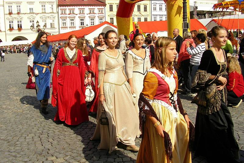 Slavnost města Nový Jičín - připomeňte si tuto každoročně největší akci Nového Jičína na archivních snímcích Deníku. Třeba se na některém z nich poznáte.