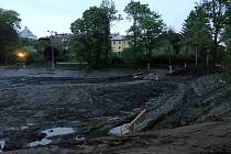 Revitalizace rybníků v parku pod zámkem v Klimkovicích, 16. 4. 2024.