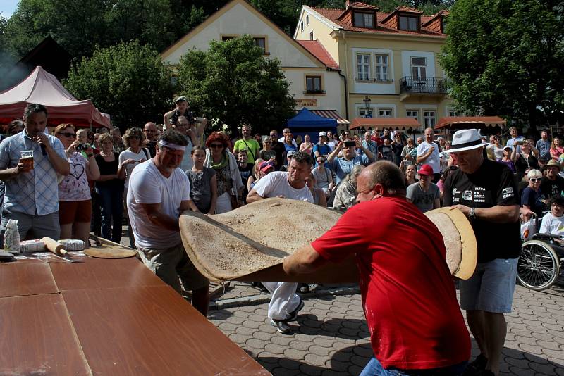 Gigantické Štramberské ucho se peklo o první červnové sobotě odpoledne.  Foto: Deník/Adam Knesl