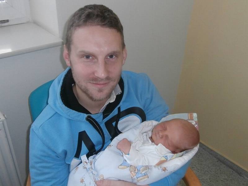 ADAM PLACHKÝ s tatínkem, Frenštát pod Radhoštěm, nar. 25. 12. 2016, 51 cm, 3,83 kg. Nemocnice ve Frýdku-Místku.