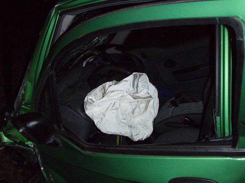 Na silnici v obci Vrchy se srazily osobní automobily Hyundai Pony a Chevrolet Spark.