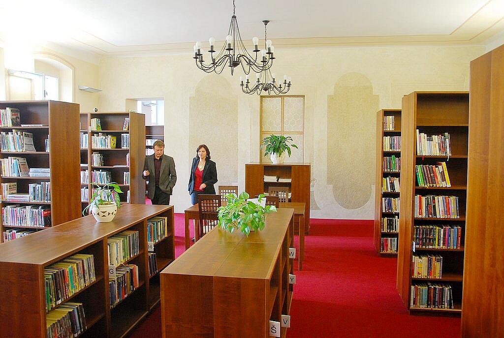 Zrekonstruovanou knihovnu zdobí i kus historie - Novojičínský deník