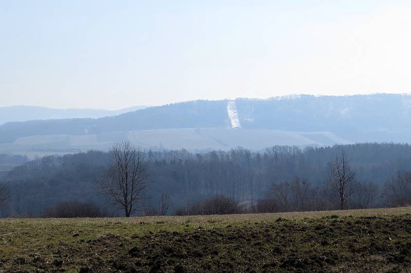 Bernartice nad Odrou byly za 2. světové války starousedlickou obcí, kde žili až na výjimky česky hovořící obyvatelé.