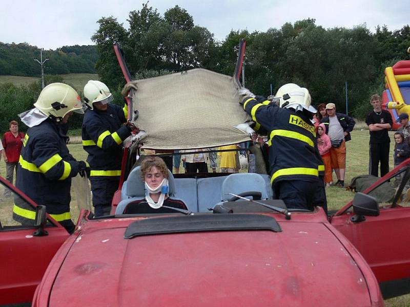 120 let od založení sboru dobrovolných hasičů slavili v sobotu 22. srpna v Jerlochovicích. Oslavy se nesly v ryze hasičském duchu. Nechyběly soutěže a také ukázky historické a moderní techniky.