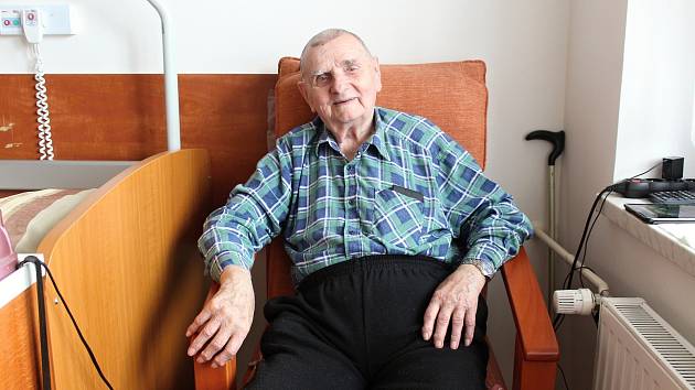 Téměř pětadevadesátiletý vysloužilý havíř František Bobal - březen 2023.