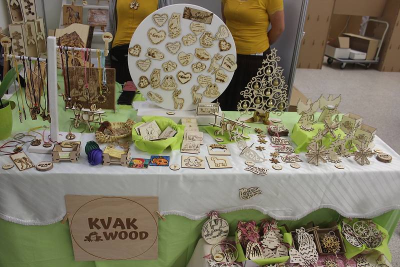 Kvak Wood je malá rodinná firma ze Štramberka, hlavní roli v ní hraje dřevo. Na akci Kreativ v Ostravě, listopad 2021.