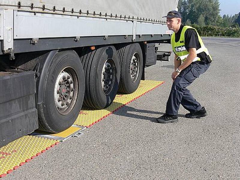 Rozsáhlou bezpečnostní akci uspořádali ve středu 9. září dopoledne policisté společně s pracovníky Celní správy. Zjistili při ní řadu přestupků.