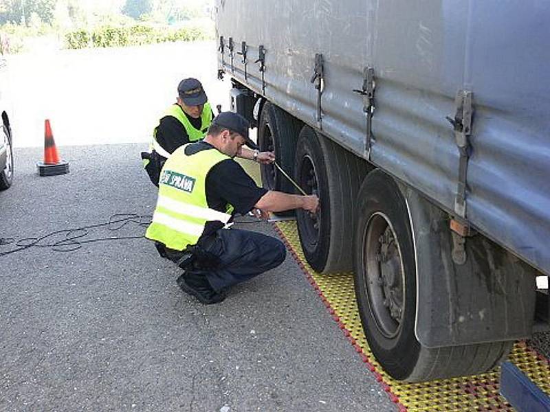 Rozsáhlou bezpečnostní akci uspořádali ve středu 9. září dopoledne policisté společně s pracovníky Celní správy. Zjistili při ní řadu přestupků.