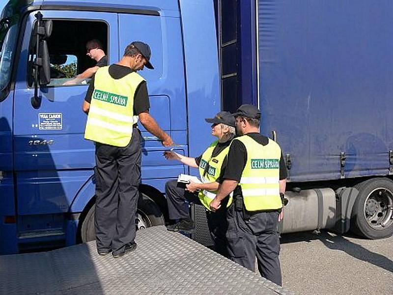 Rozsáhlou bezpečnostní akci uspořádali ve středu 9. září dopoledne policisté společně s pracovníky Celní správy. Zjistili při ní řadu přestupků.