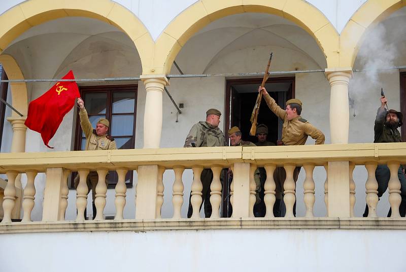 Bitva protektorátních vojáků s Rudou armádou na Masarykově náměstí v Novém Jičíně.