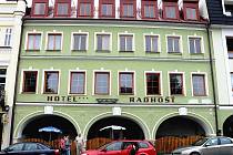 HOTEL RADHOŠŤ ve Frenštátě pod Radhoštěm stojí při vjezdu na náměstí Míru.