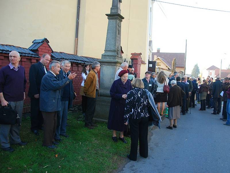 U příležitosti VI. mezinárodní konference Moravian byla v Mankovicích slavnostně odhalena pamětní deska zdejšího rodáka Matthäuse Stacha.