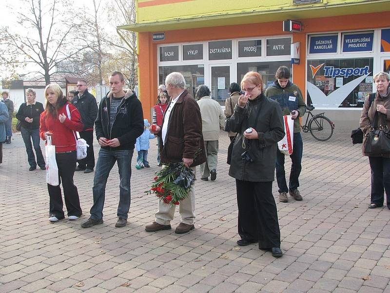 Vyrovnat se s hrůzami, které zažili, setkat se těmi, kteří v osudnou chvíli byli na stejném, pokusit se uzavřít alespoň část jedné trpké kapitoly života. I to byly důvody, kvůli kterým zamířili někteří lidé do Studénky.