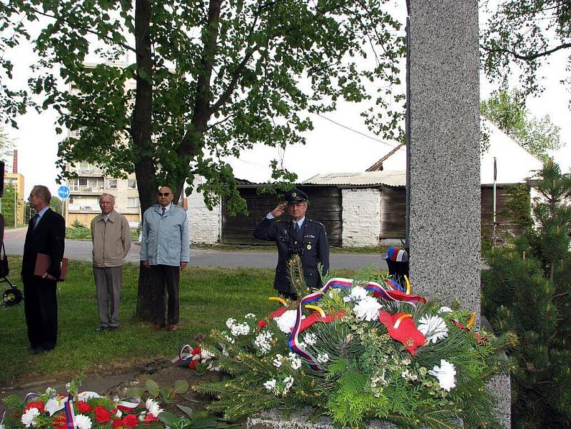 Oběti II. světové války a její ukončení si připomněli v úterý 5. května v podvečer v Příboře u památníku Rudoarmějců v parku na nábřeží Rudoarmějců.