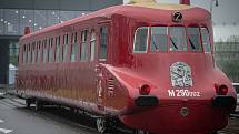 Historický železniční vůz Slovenská strela se po více než dvou letech oprav vrátil do Kopřivnice, 13. května 2021. Vystaven bude v novém proskleném depozitáři u nového Muzea nákladních automobilů Tatra.